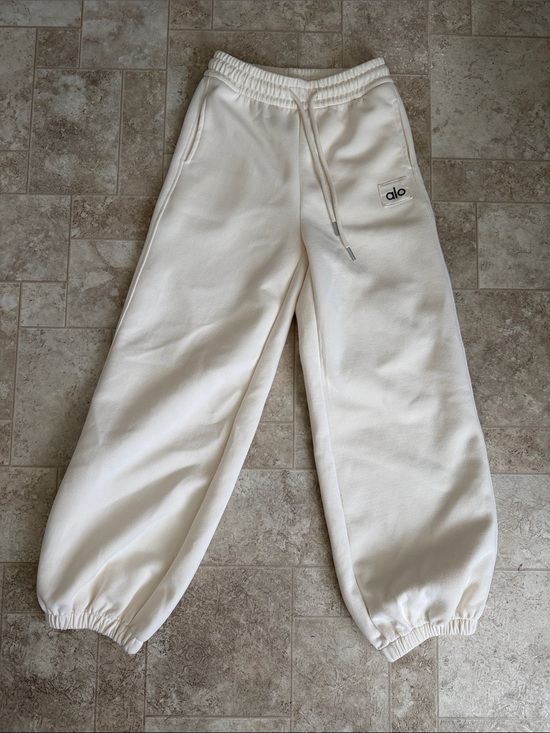 ALO Yoga Pants - ALO Yoga Cream Sweat Joggers for Women — Relaxed Track Pants